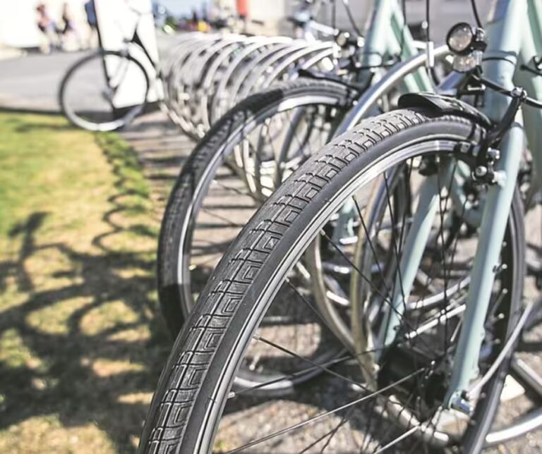 plusieurs vélos