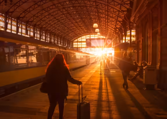 gare avec couché de soleil
