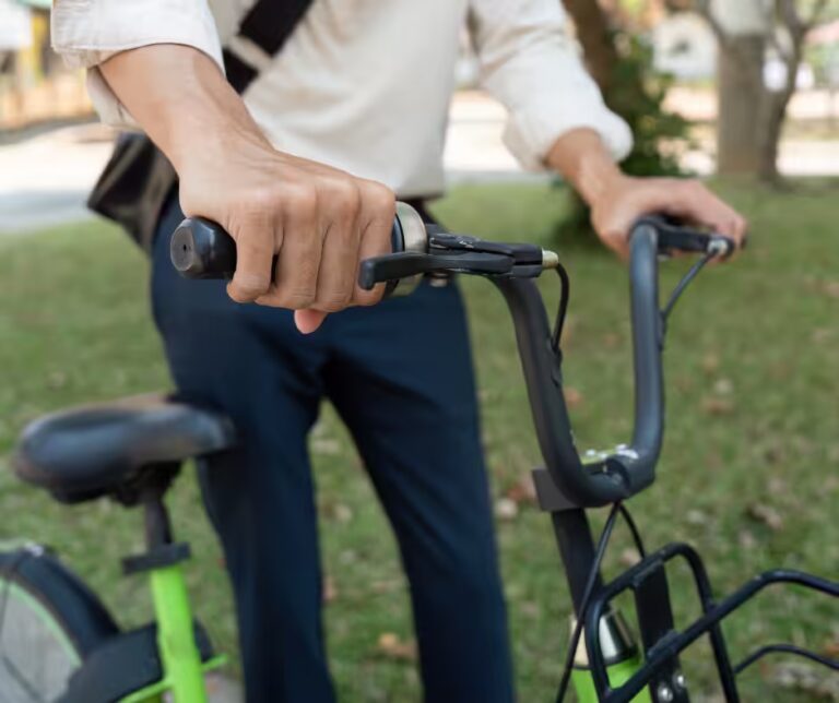 homme à vélo
