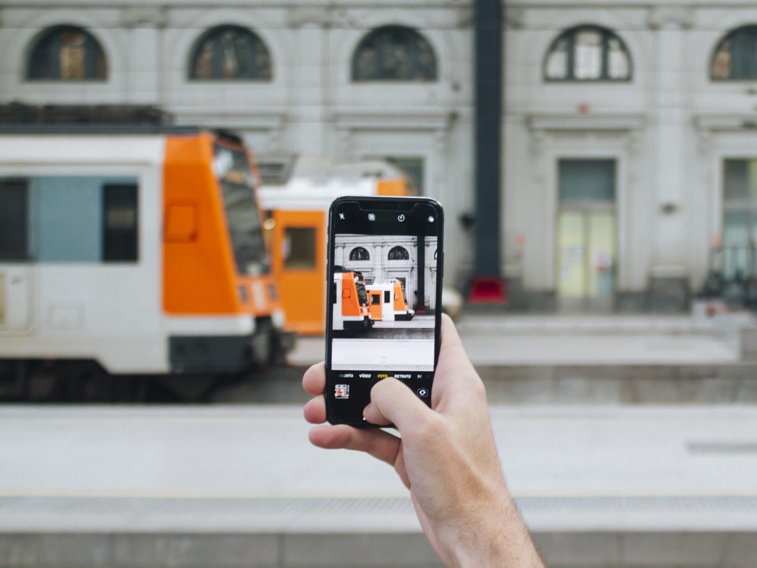 un influenceur train 