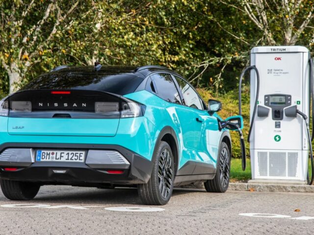 Voiture Nissan rechargeable