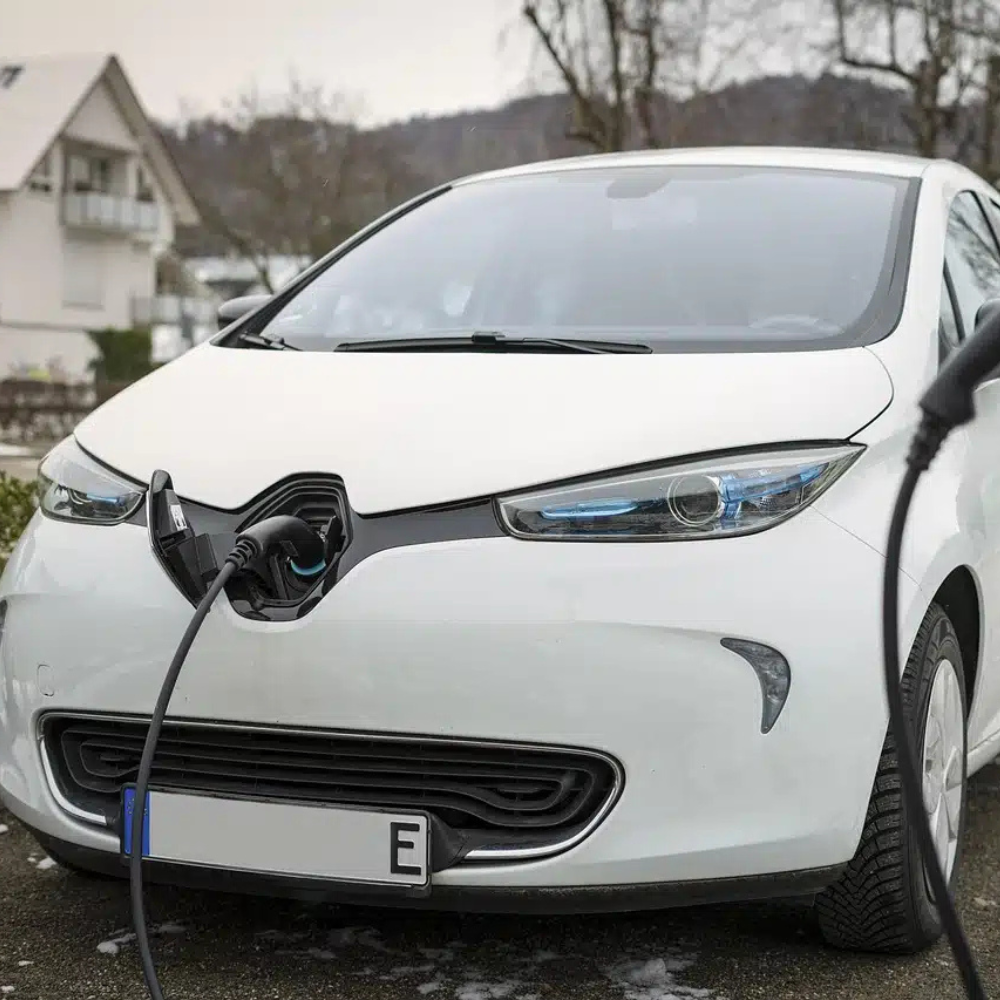 une voiture qui recharge 